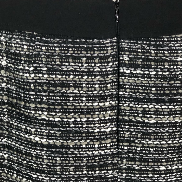 Tahari Boucle Metallic Print Skirt Size 4 - Picture 3 of 7